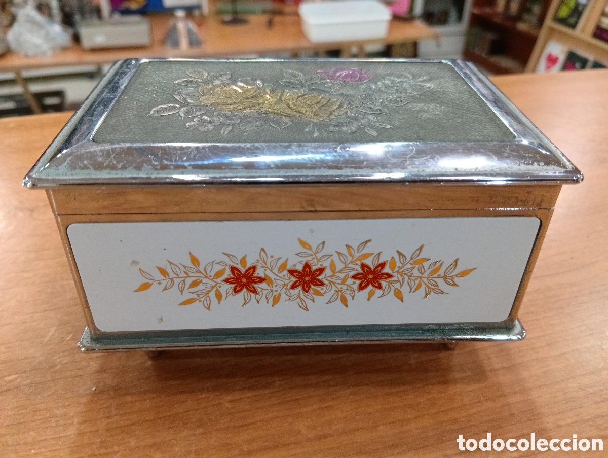 Cajas y cajitas met&aacute;licas: Caja de m&uacute;sica y joyero de estilo vintage