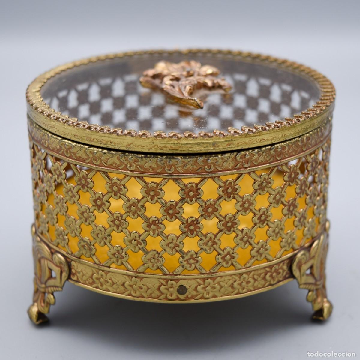 Cajas y cajitas met&aacute;licas: Caja joyero antiguo de bronce / lat&oacute;n ormolu - Foto 5