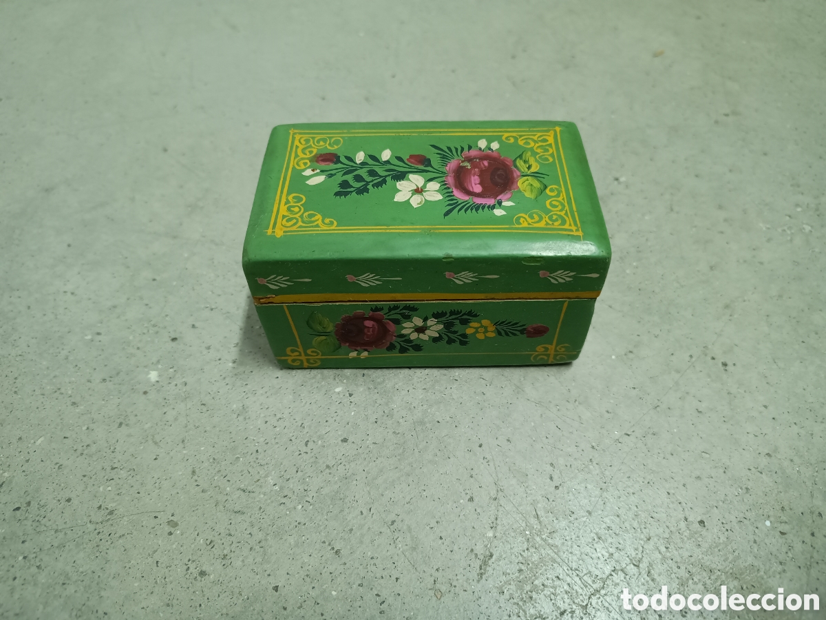 Cajas y cajitas met&aacute;licas: CAJA DE MADERA VINTAGE PINTADA A MANO CON MOTIVOS FLORALES VERDES ESTILO ROSEMALING