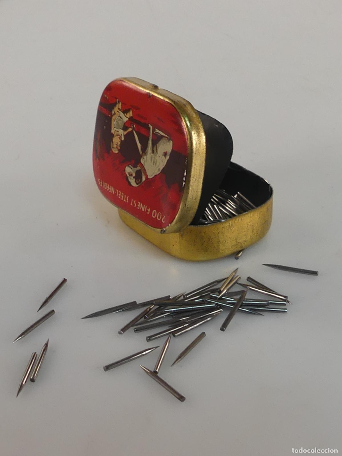 Casse e cassette metalliche: ANTIGUA CAJA CON AGUJAS PARA GRAMOLAS