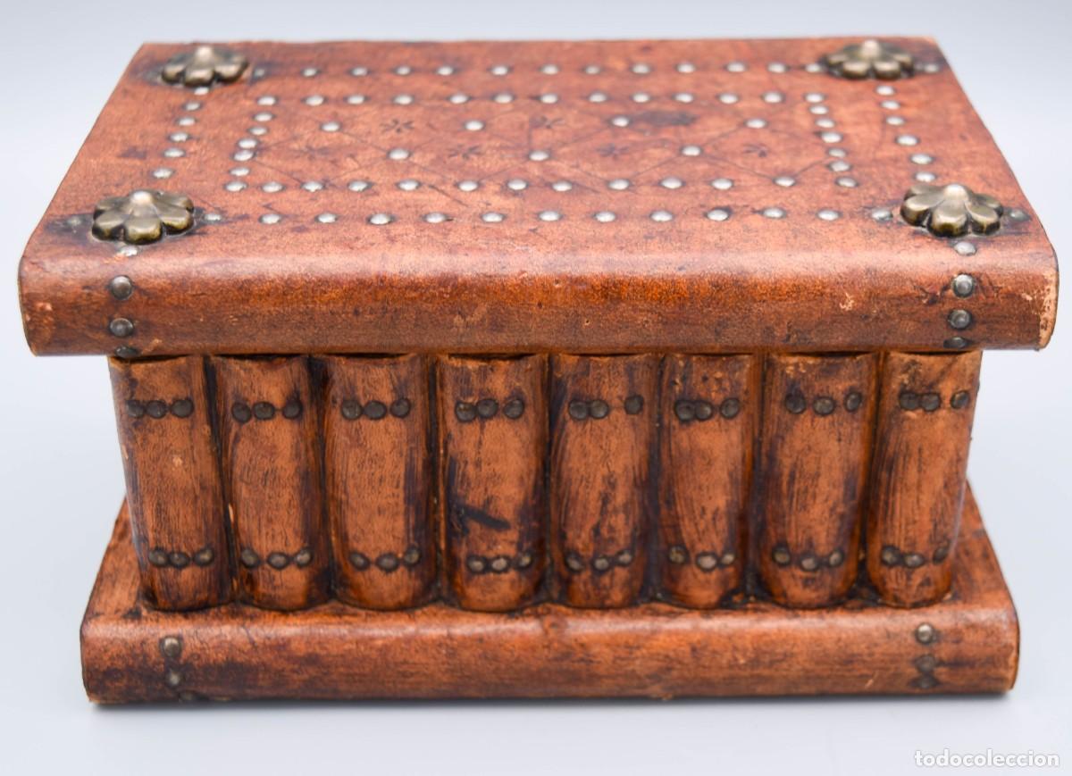 Cajas y cajitas met&aacute;licas: Caja con forma de libro realizada en madera - Foto 7