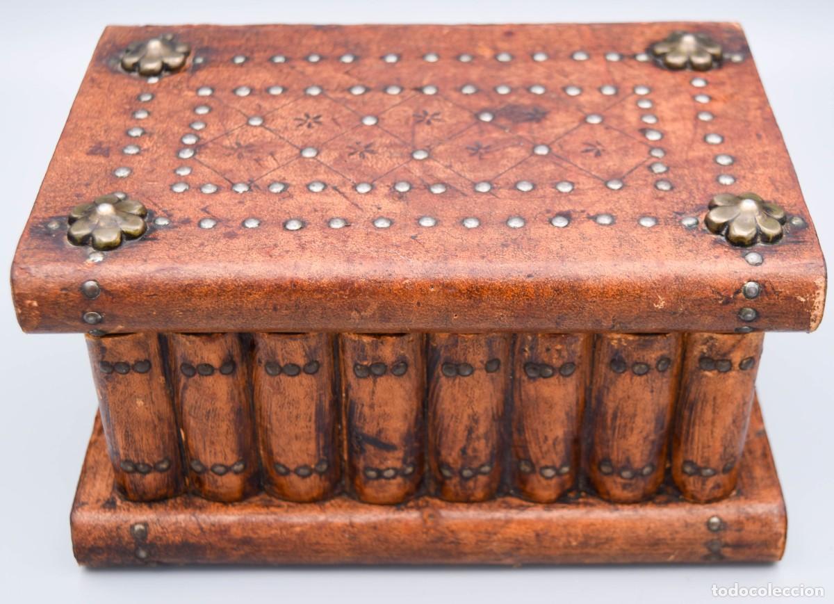 Cajas y cajitas met&aacute;licas: Caja con forma de libro realizada en madera - Foto 8