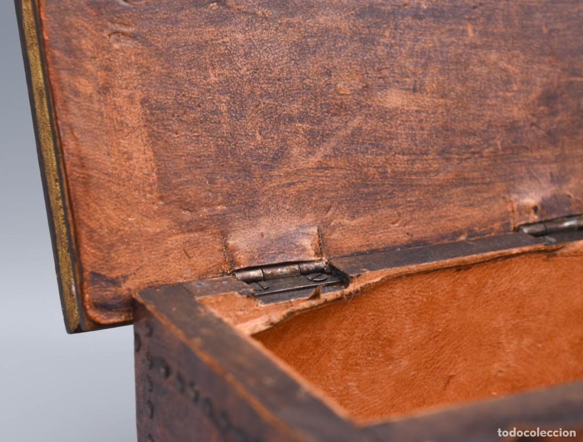 Cajas y cajitas met&aacute;licas: Caja con forma de libro realizada en madera - Foto 10