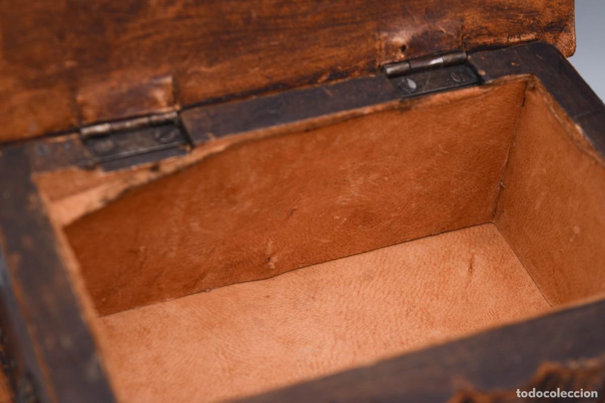 Cajas y cajitas met&aacute;licas: Caja con forma de libro realizada en madera - Foto 11