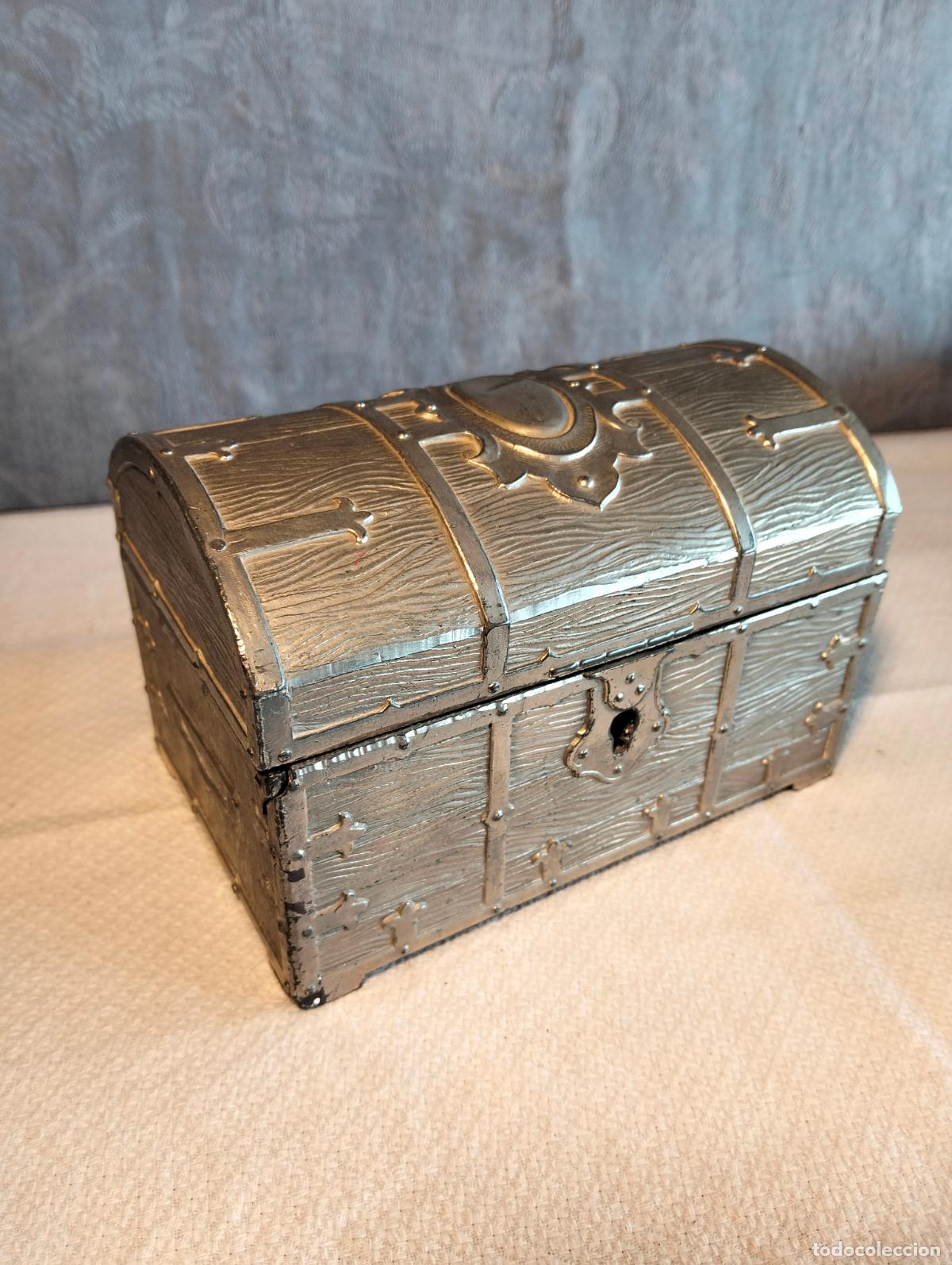 Bo&icirc;tes et petites bo&icirc;tes m&eacute;talliques: Cofre caja joyero decorativo de metal color plateado industria argentina sin llave a&ntilde;os 50-60