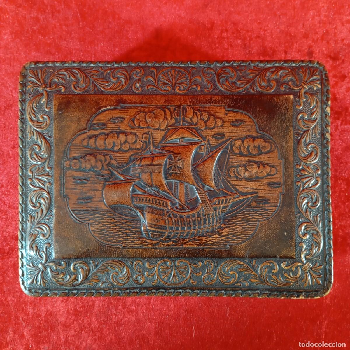 Cajas y cajitas met&aacute;licas: ESPECTACULAR CAJA DE MADERA Y CUERO CON UNA DE LAS CARABELAS DE CRIST&Oacute;BAL COL&Oacute;N - 21 X 16 X 7 CM