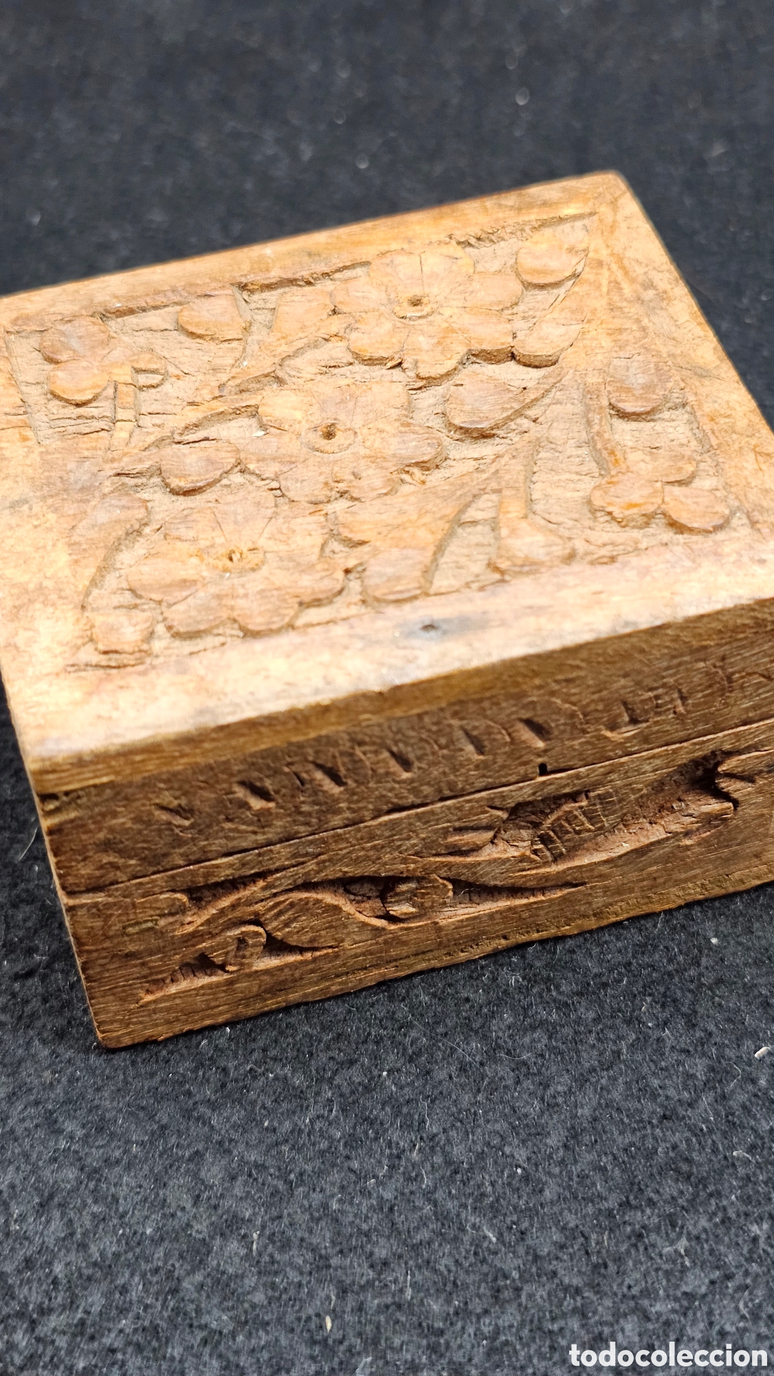 Cajas y cajitas met&aacute;licas: Cajita de madera tallada