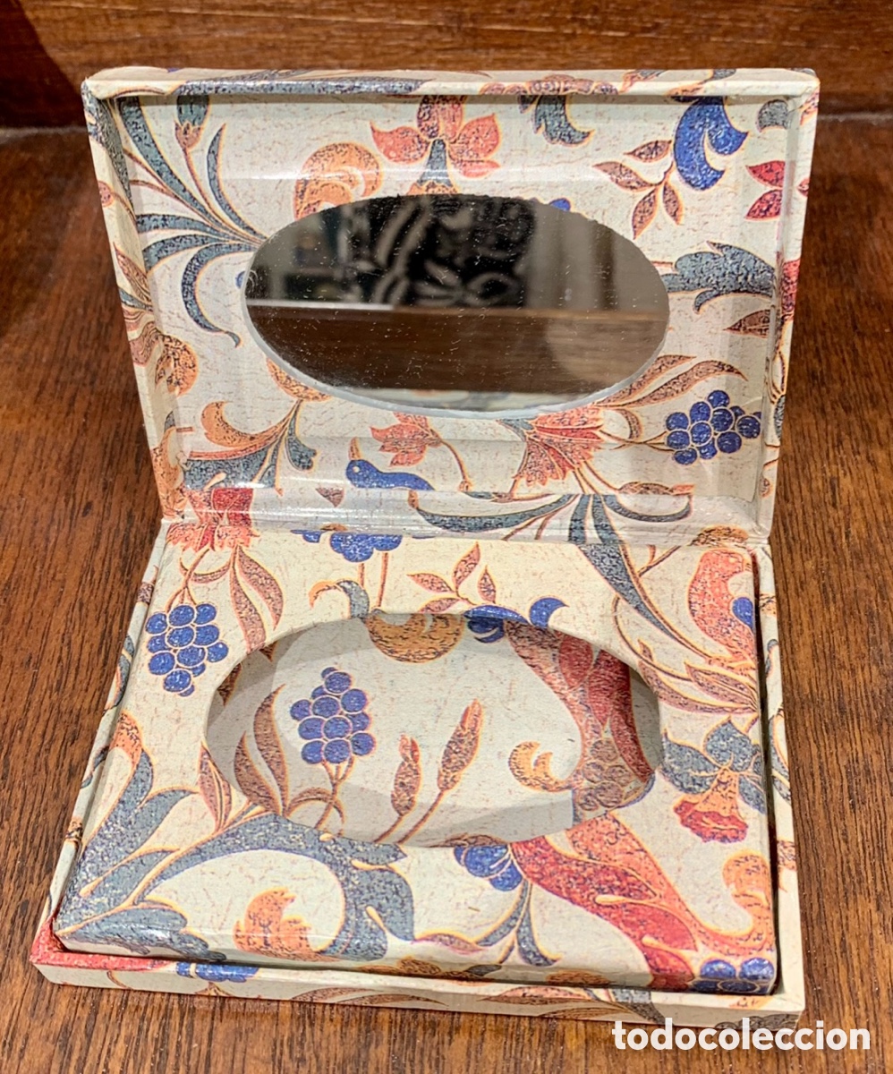 Cajas y cajitas met&aacute;licas: Caja con espejo interior. Cart&oacute;n y cristal. A&ntilde;os 90.