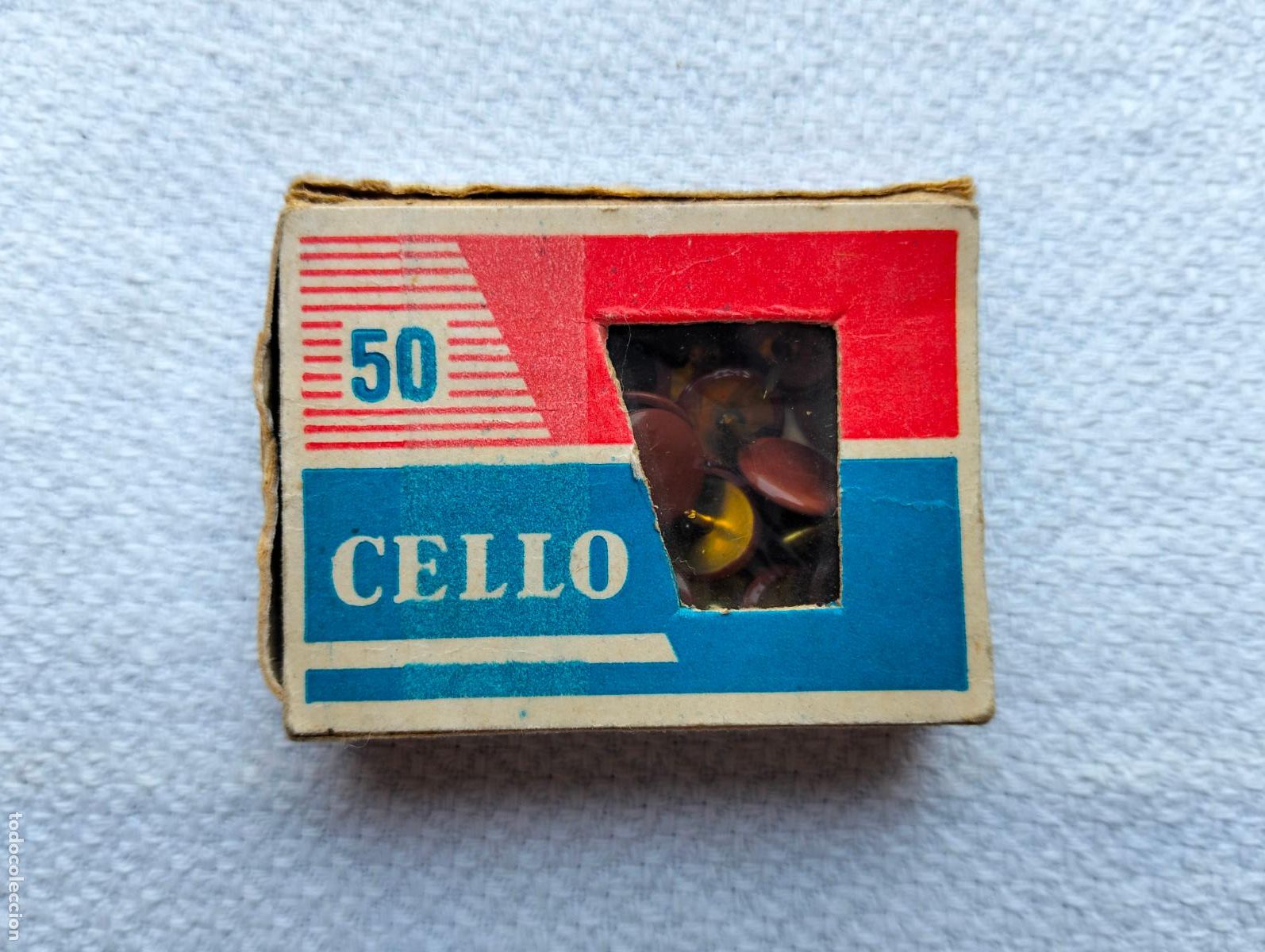 Caixas e caixinhas met&aacute;licas: Caja peque&ntilde;a vintage 50 cello abierta chinchetas color dorado y marr&oacute;n incompleta