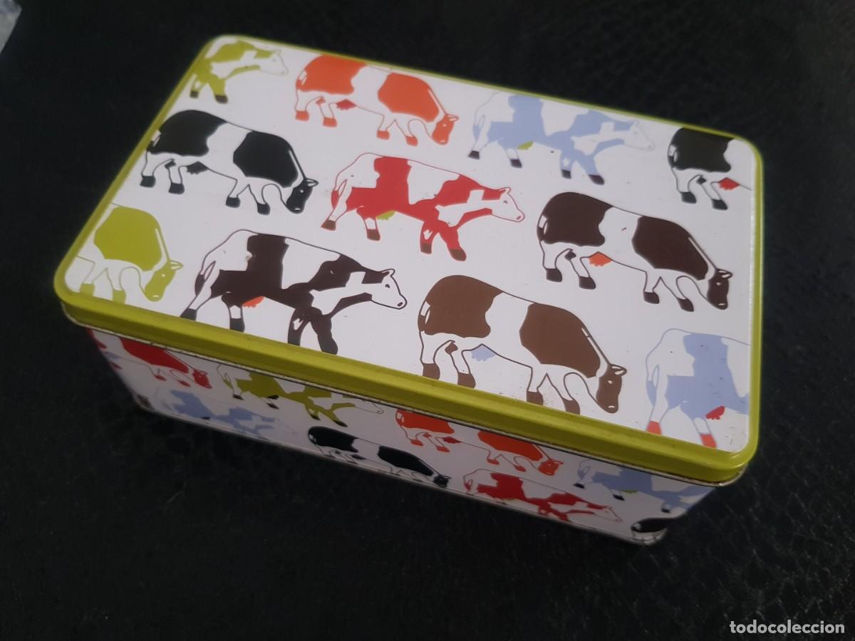 Cajas y cajitas met&aacute;licas: Caja met&aacute;lica con dibujo de vacas de colores
