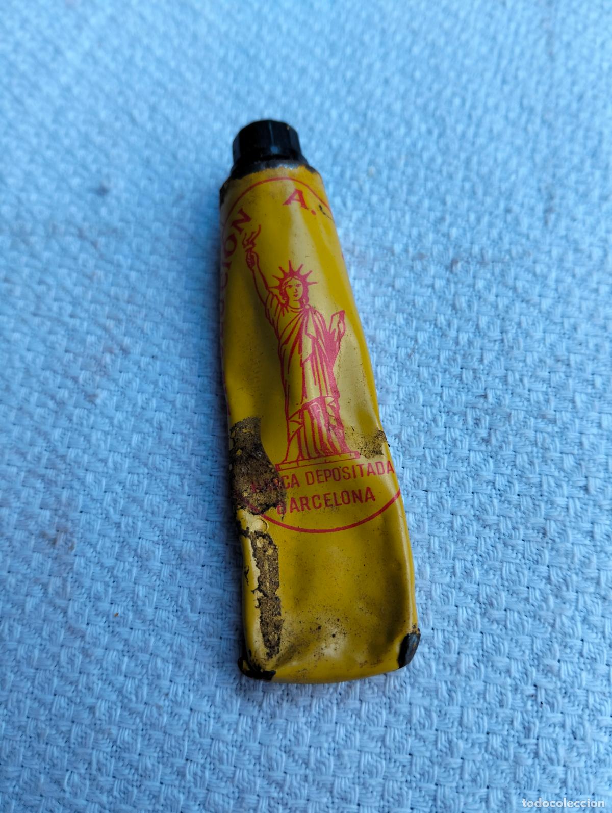 Cajas y cajitas met&aacute;licas: Tubo de aluminio pegamento cola marca registrada con tapon de los a&ntilde;os 50