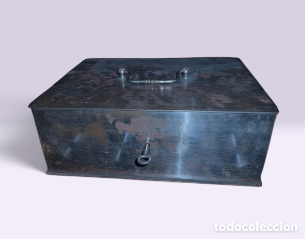 Cajas y cajitas met&aacute;licas: Caja de caudales antigua o peque&ntilde;a caja fuerte port&aacute;til