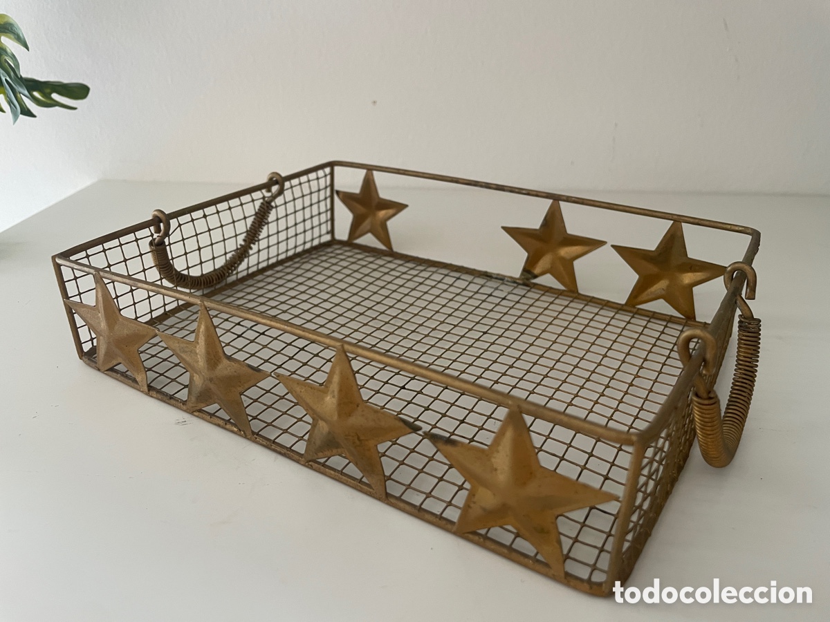 Cajas y cajitas met&aacute;licas: Preciosa caja met&aacute;lica. Rejilla, estrellas y asas.