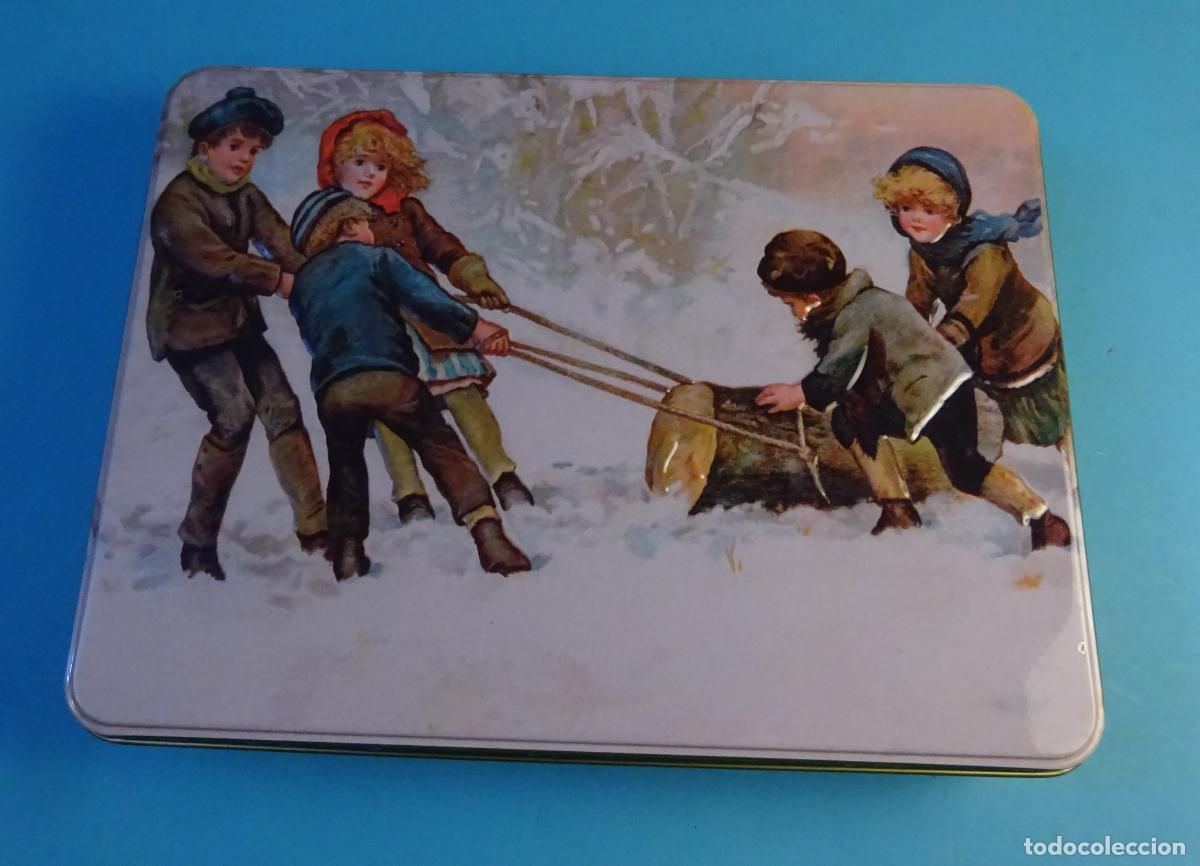 Cajas y cajitas met&aacute;licas: CAJA MET&Aacute;LICA CON TAPA EN RELIEVE NI&Ntilde;OS JUGANDO EN LA NIEVE. MARCA DOR. 23,5 X 18 X 4 CM