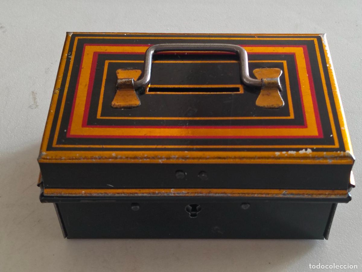 Cajas y cajitas met&aacute;licas: ANTIGUA HUCHA DE CHAPA LITOGRAFIADA, MEDIDAS 10 X 6,5 X 5 CTM