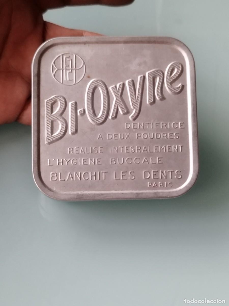 Cajas y cajitas met&aacute;licas: Antigua caja vac&iacute;a de dent&iacute;frico en polvo vintage de la marca Bi-Oxyne, fabricada Francia.