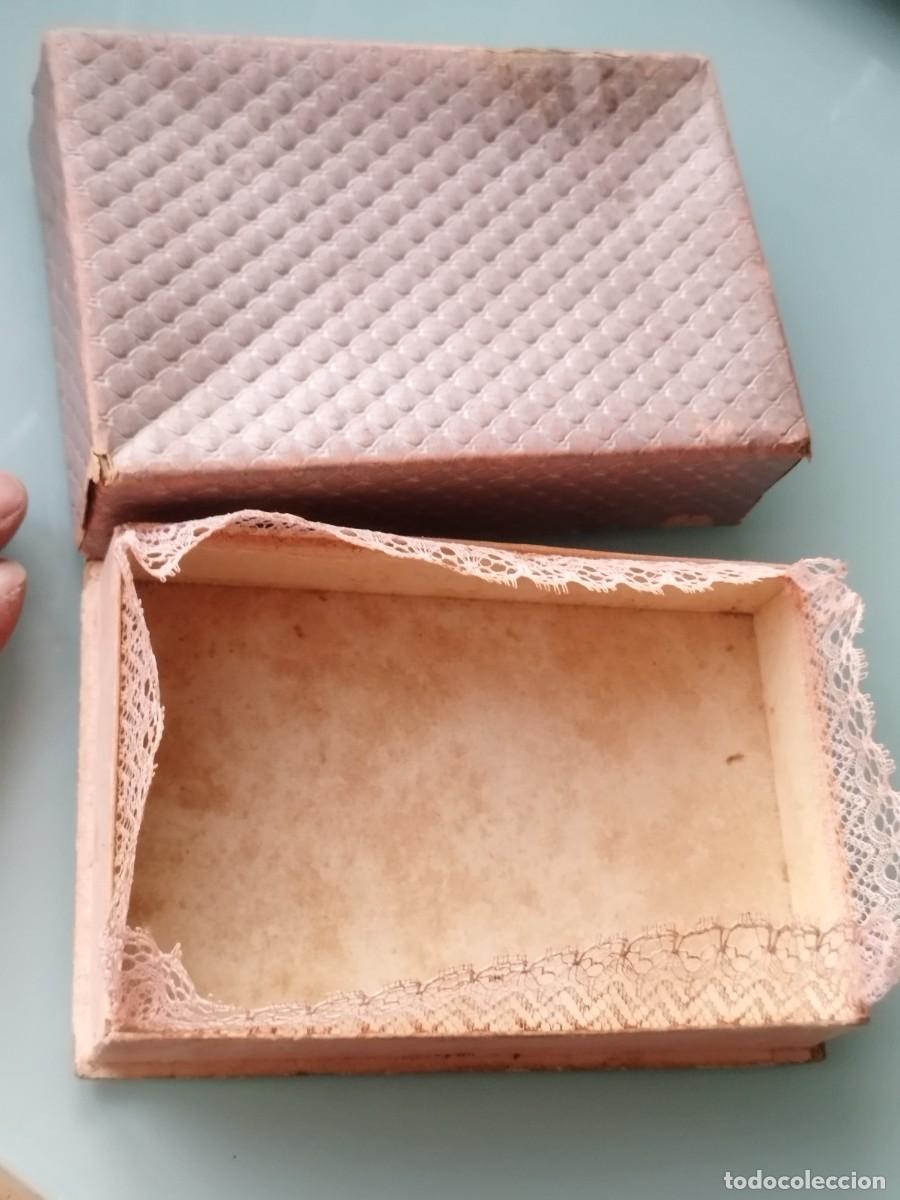 Cajas y cajitas met&aacute;licas: Antigua caja o estuche organizador de cart&oacute;n. Ropa o tocador.