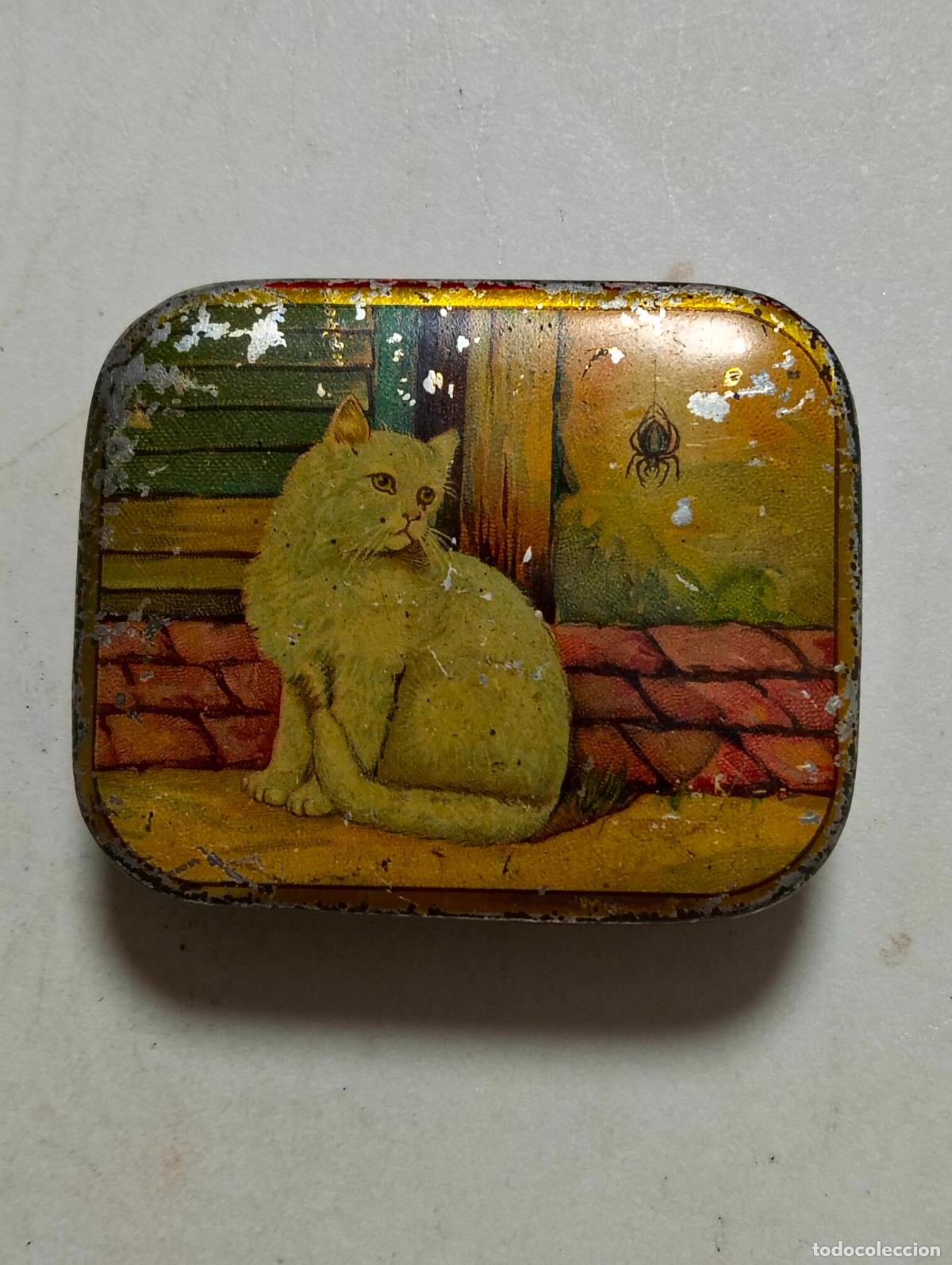 Cajas y cajitas met&aacute;licas: CAJA DE CHAPA LITOGRAFIADA CON GATITO, MEDIDAS 6 X 5 X 1,5 CM