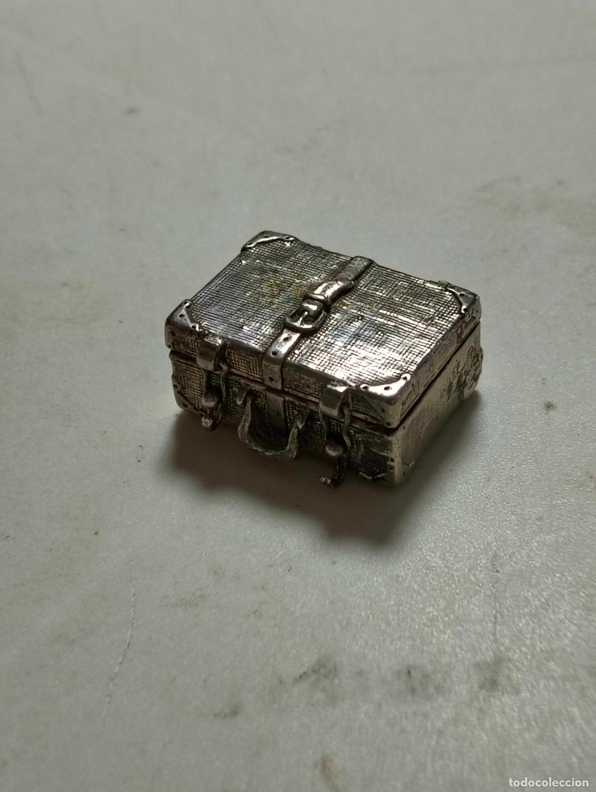 Cajas y cajitas met&aacute;licas: CAJA METALICA IMITANDO MALETA ORIGINAL CON ASA Y CIERRE, MEDIDAS 3 X 2,5 X 1,3 CM