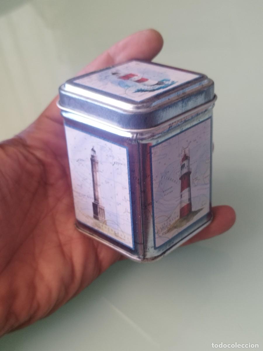 Cajas y cajitas met&aacute;licas: Caja lata de hojalata vac&iacute;a. Con motivos de mar, faro.