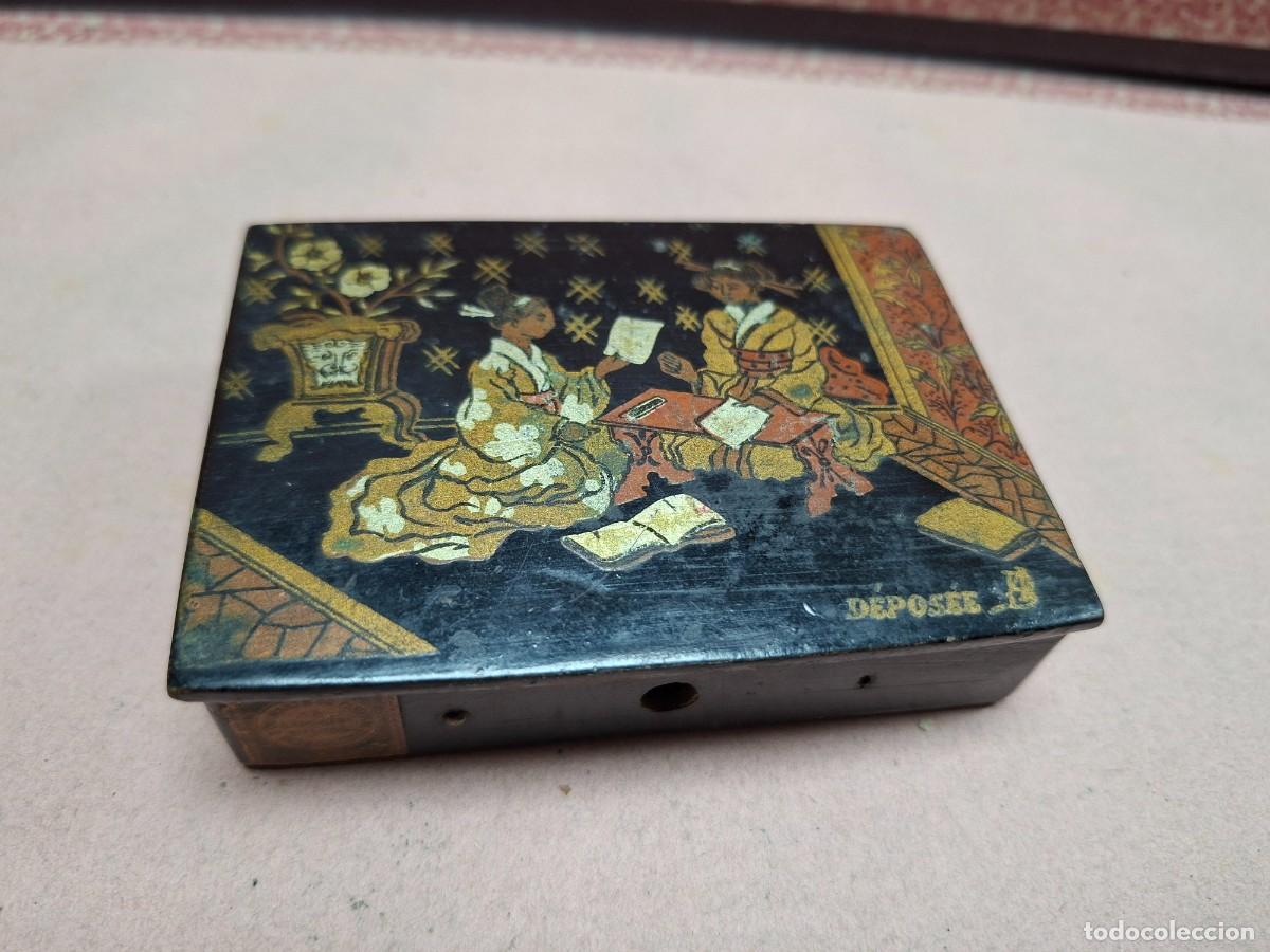 Cajas y cajitas met&aacute;licas: ANTIGUA CAJA PAPEL MACHE S XIX MOTIVOS ORIENTALES PARA SELLOS DEPOSEE
