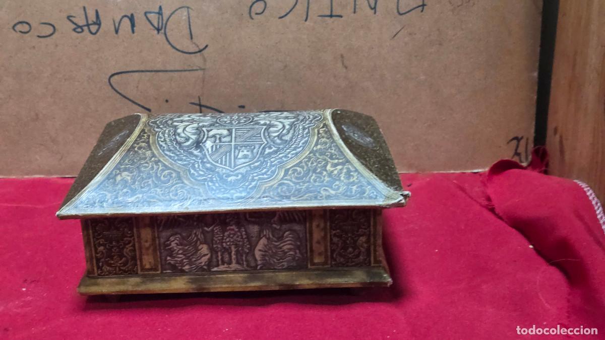 Cajas y cajitas met&aacute;licas: caja antigua de colonia