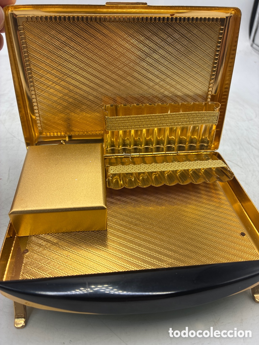 Cajas y cajitas met&aacute;licas: Caja de m&uacute;sica pitillera/cigarrera.