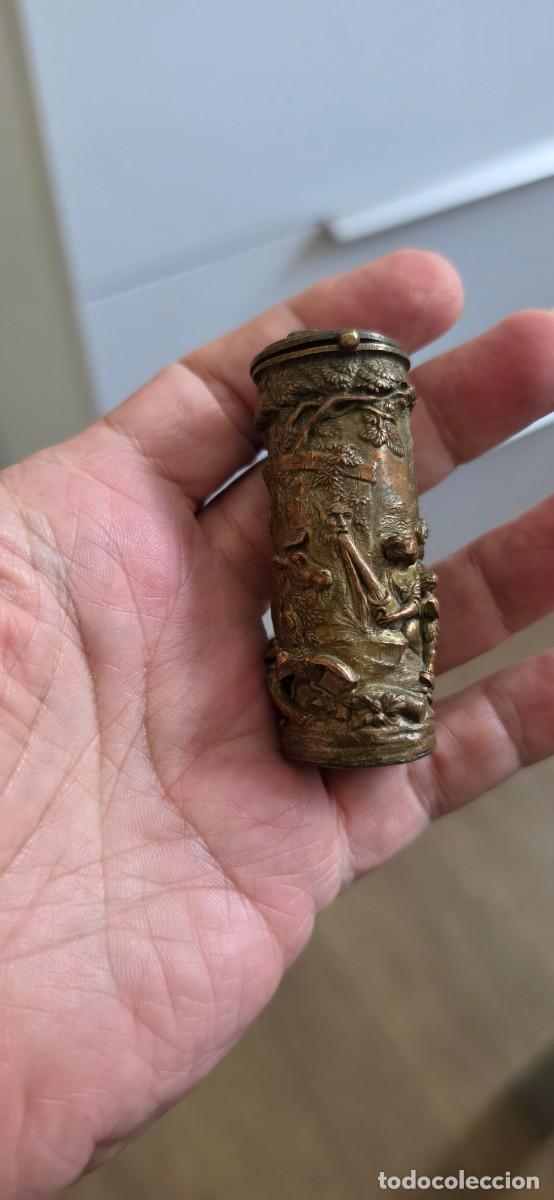 Cajas y cajitas met&aacute;licas: Preciosa caja de bronce antigua con escena campestre