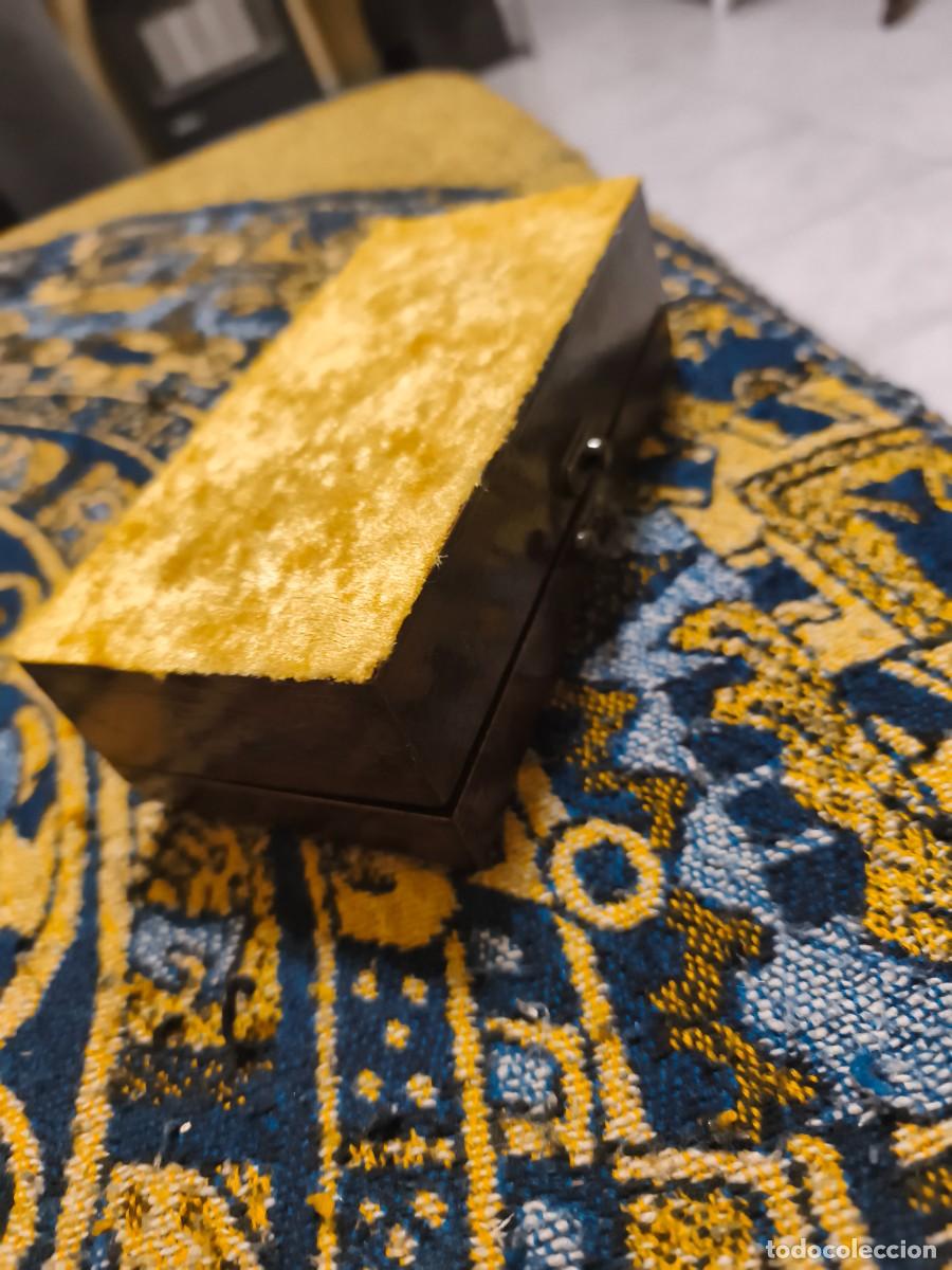 Cajas y cajitas met&aacute;licas: Caja de madera con interior de terciopelo - Foto 3