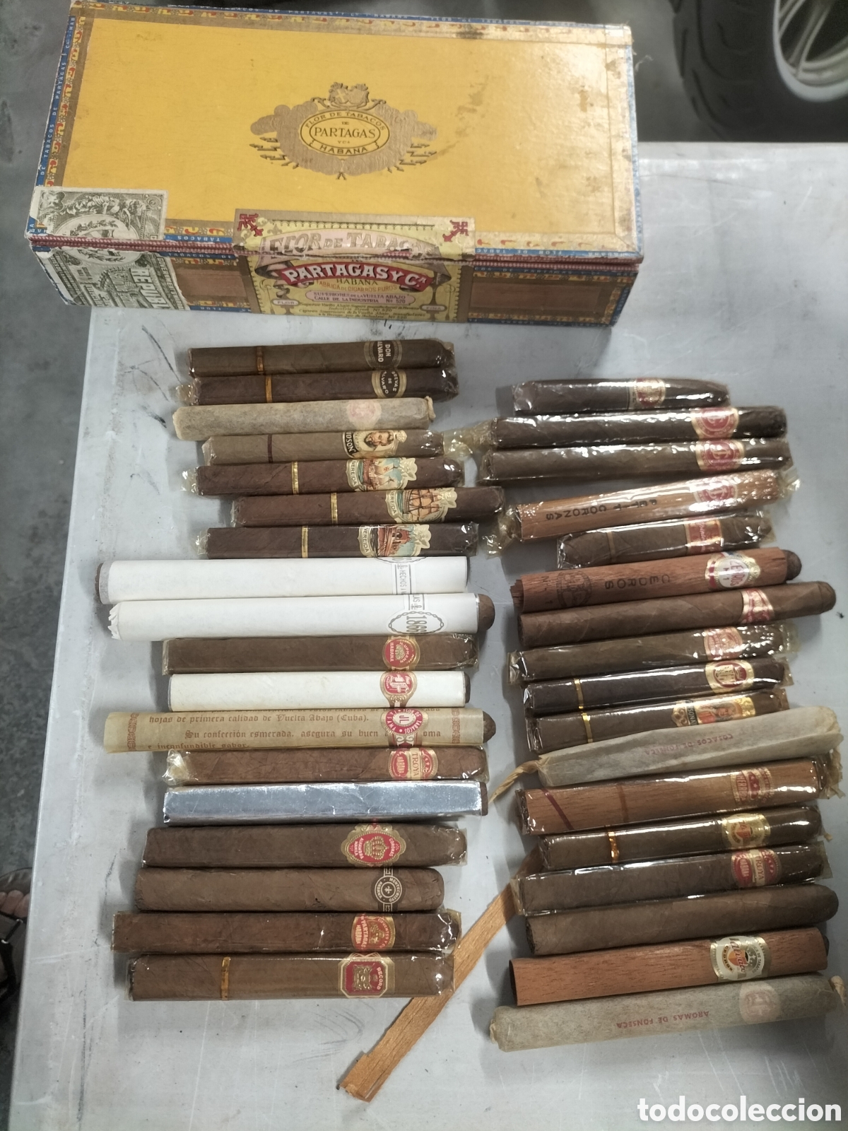 Cajas y cajitas met&aacute;licas: Caja de puros flor de tabaco patargas