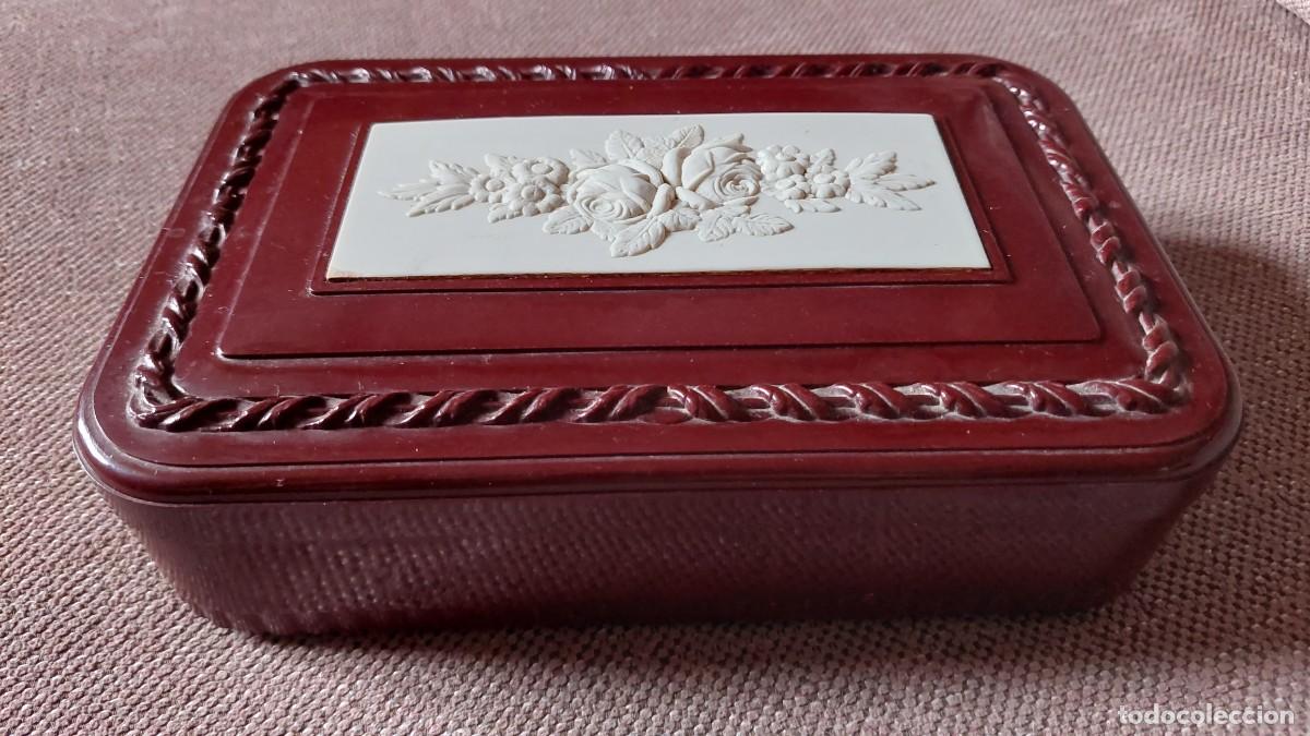 Cajas y cajitas met&aacute;licas: Magn&iacute;fico y antiguo joyero en baquelita perfecto estado
