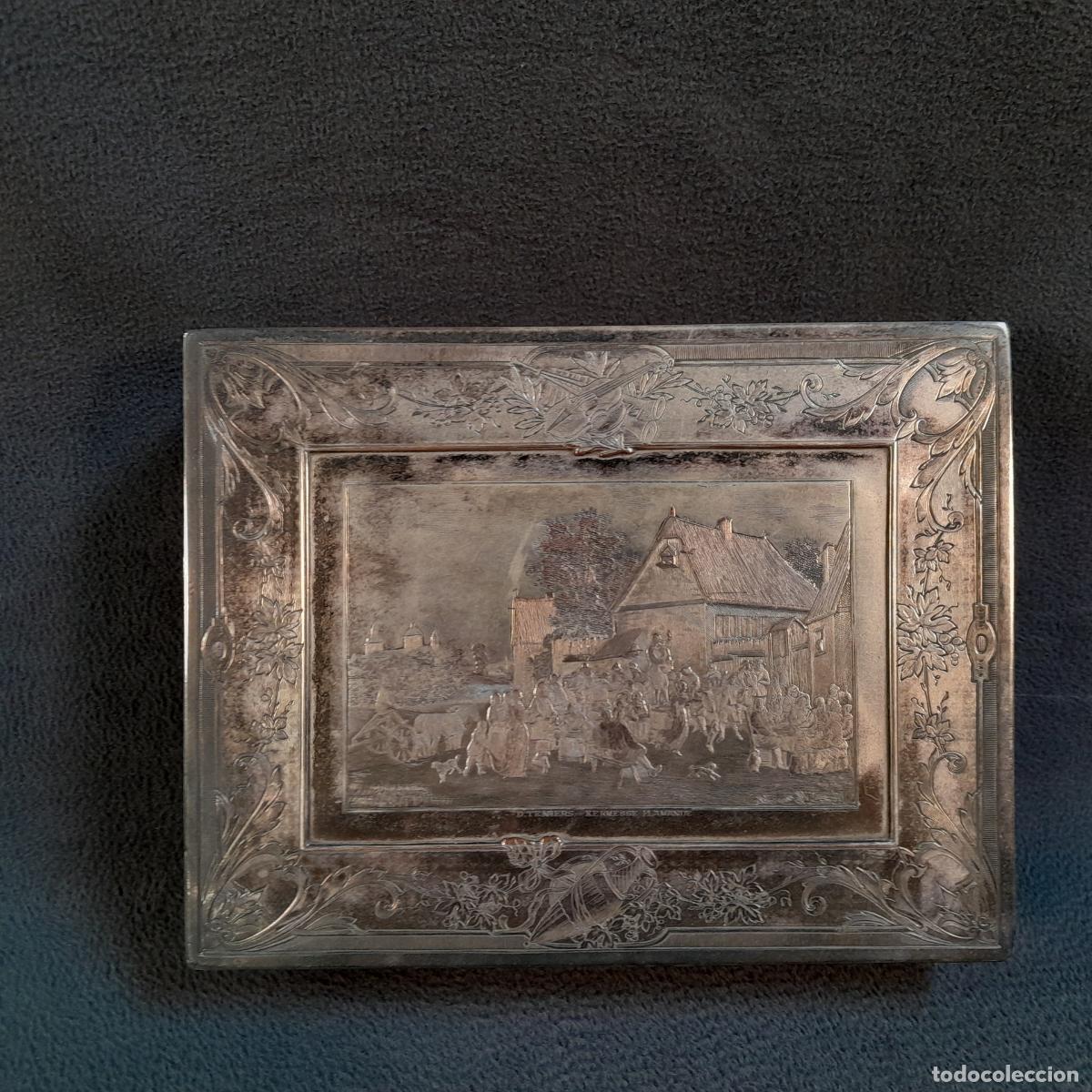 Cajas y cajitas met&aacute;licas: CAJA JOYERO RECTANGULAR CON PLACA DE METAL REPUJADO E INSPIRACI&Oacute;N FLAMENCA. SIGLO XIX