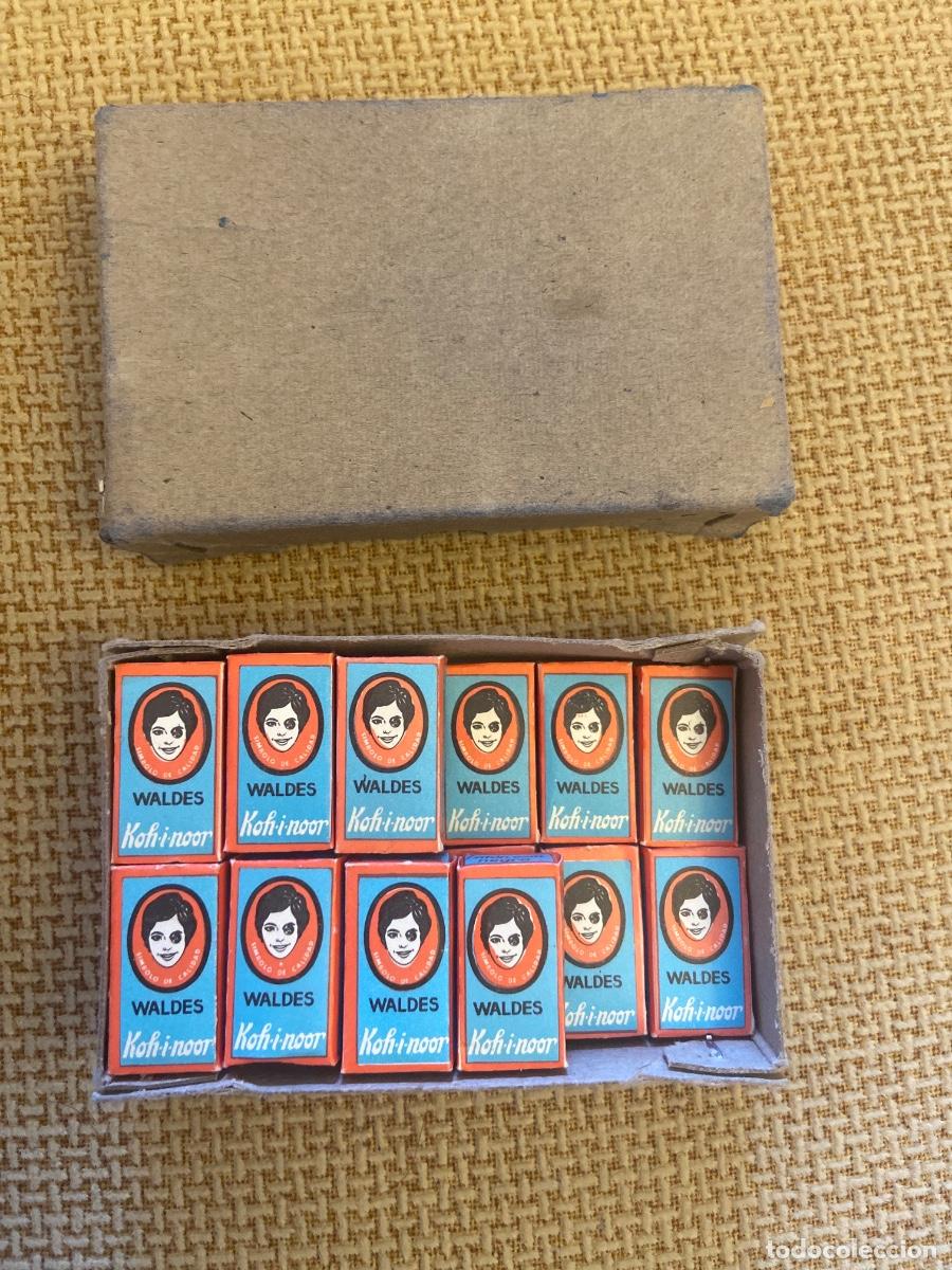 Cajas y cajitas met&aacute;licas: Caja corchetes con muelle antigua