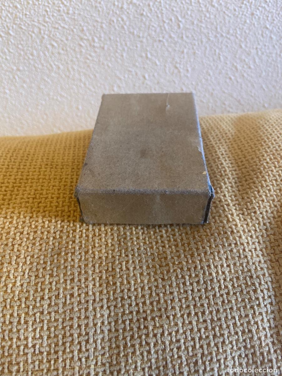 Cajas y cajitas met&aacute;licas: Caja corchetes con muelle antigua - Foto 6