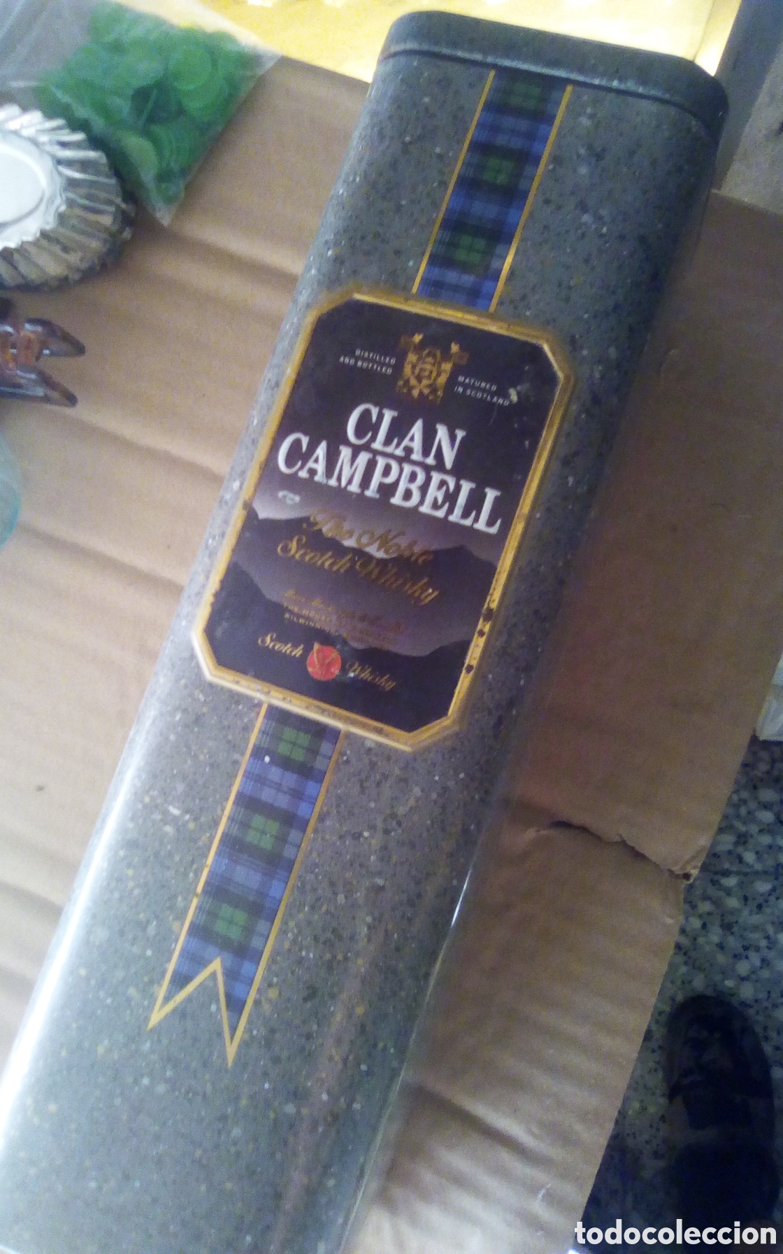 Cajas y cajitas met&aacute;licas: Caja de metal, envase botella whisky. Clan Campbell. The Noble Scotch Whisky. Scotland. Mide 9 x 9 x