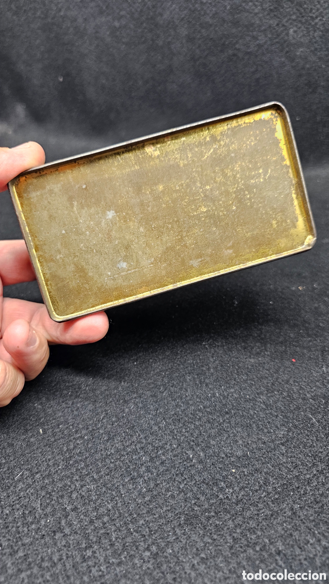 Cajas y cajitas met&aacute;licas: Antigua caja de lata de tabaco d&eacute;cada de los 50 - Foto 3