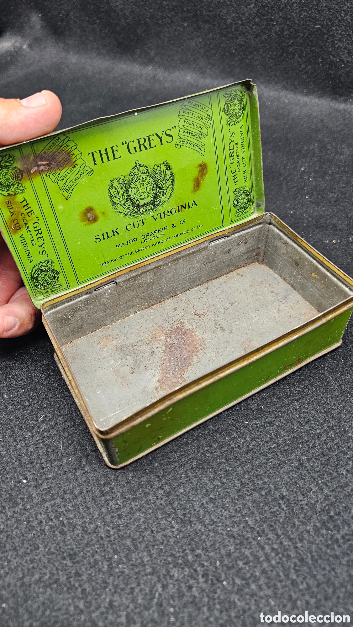 Cajas y cajitas met&aacute;licas: Antigua caja de lata de tabaco d&eacute;cada de los 50 - Foto 4