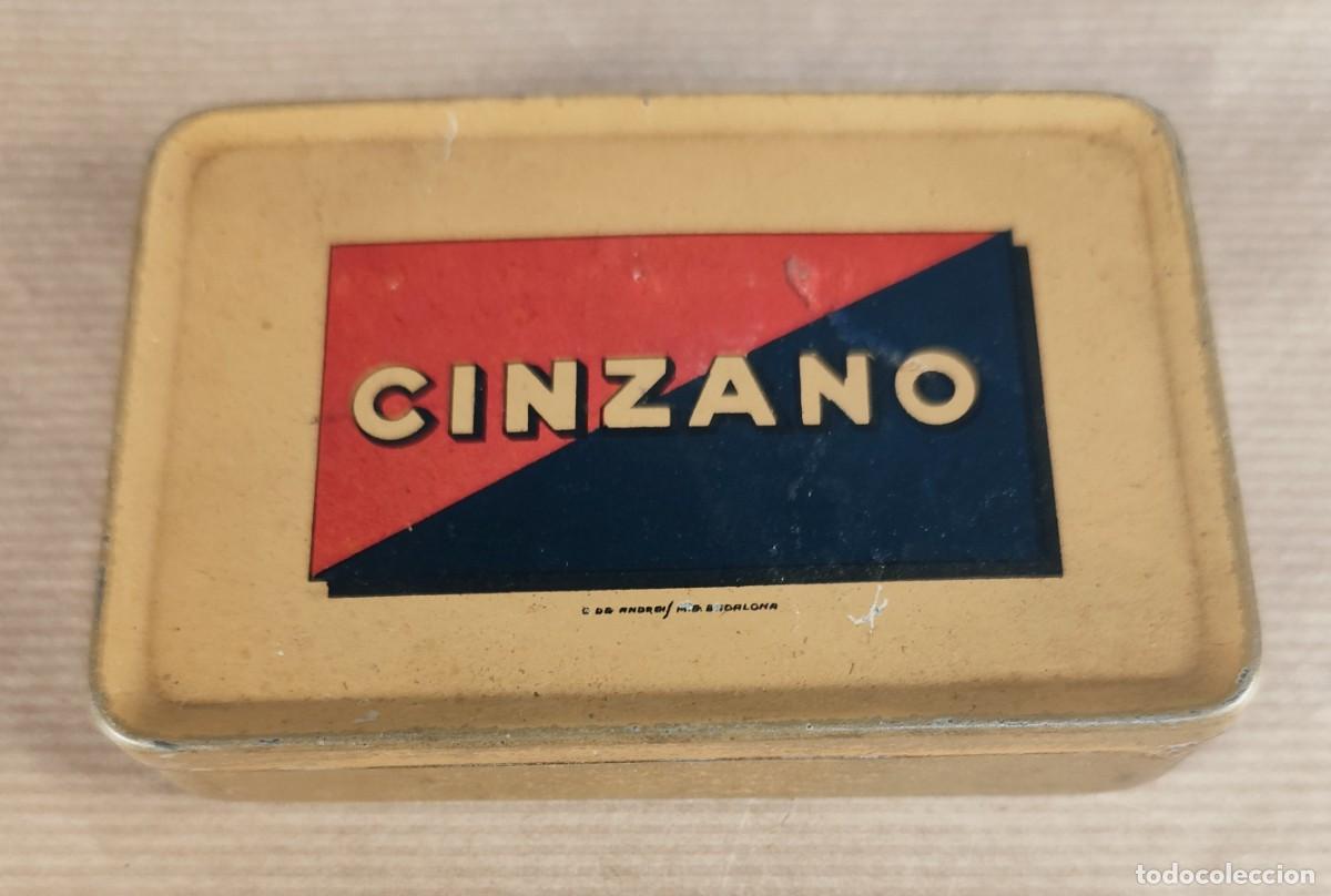Cajas y cajitas met&aacute;licas: Caja met&aacute;lica publicitaria Cinzano, C. de Andreu Badalona, a&ntilde;os 50&ndash;60