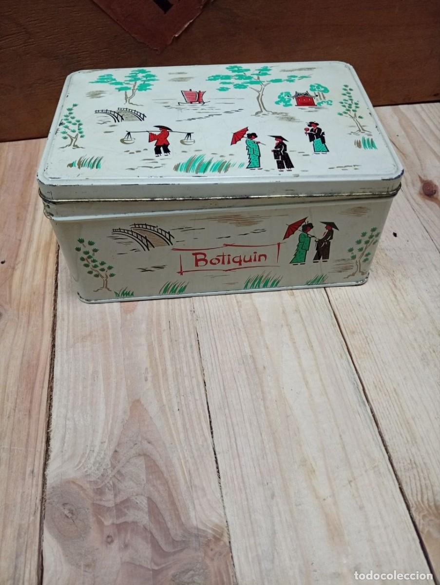 Cajas y cajitas met&aacute;licas: Antigua lata metalica de Cola Cao -- Botiquin