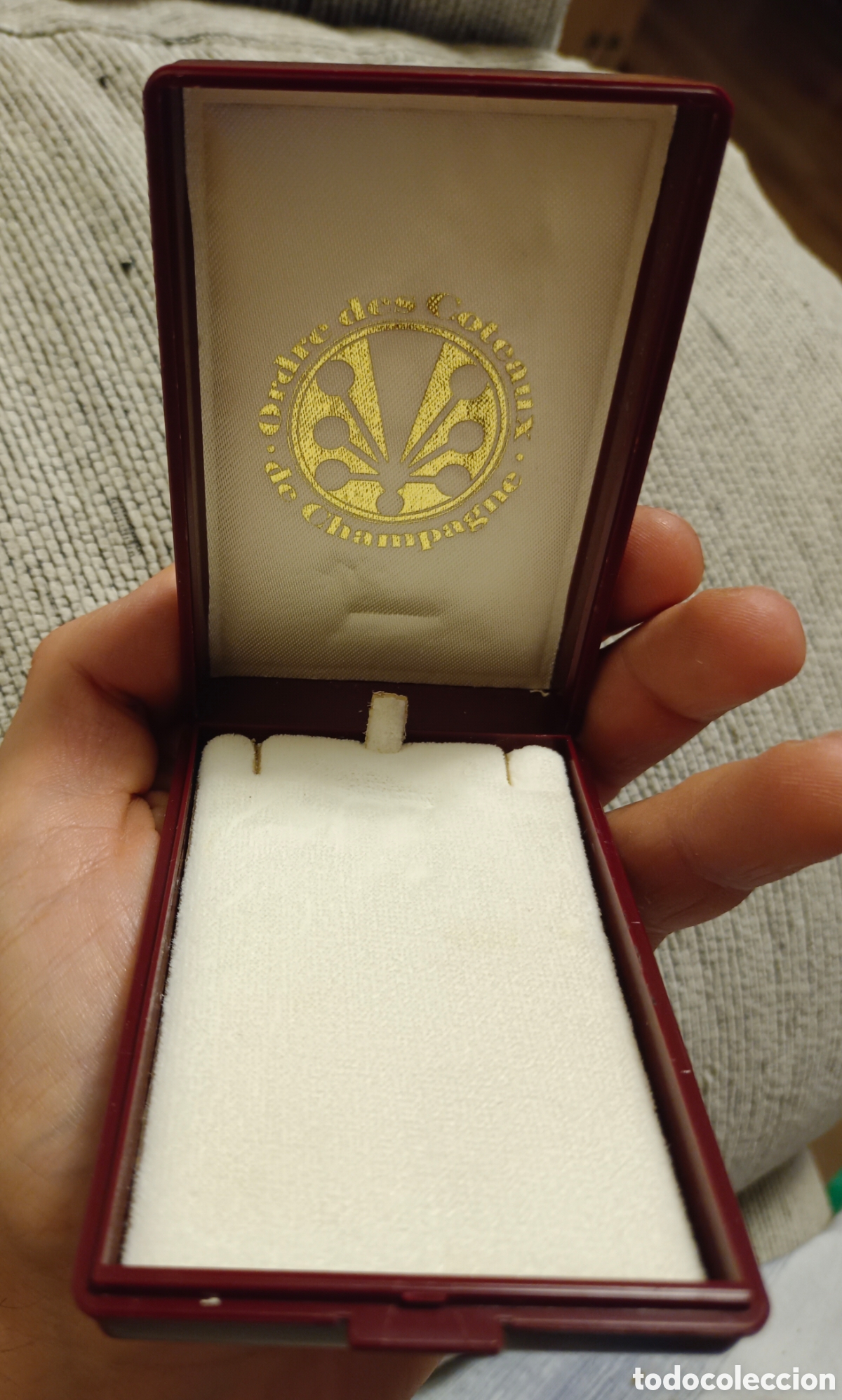 Cajas y cajitas met&aacute;licas: Caja medalla ordre des Coteaux de champagne