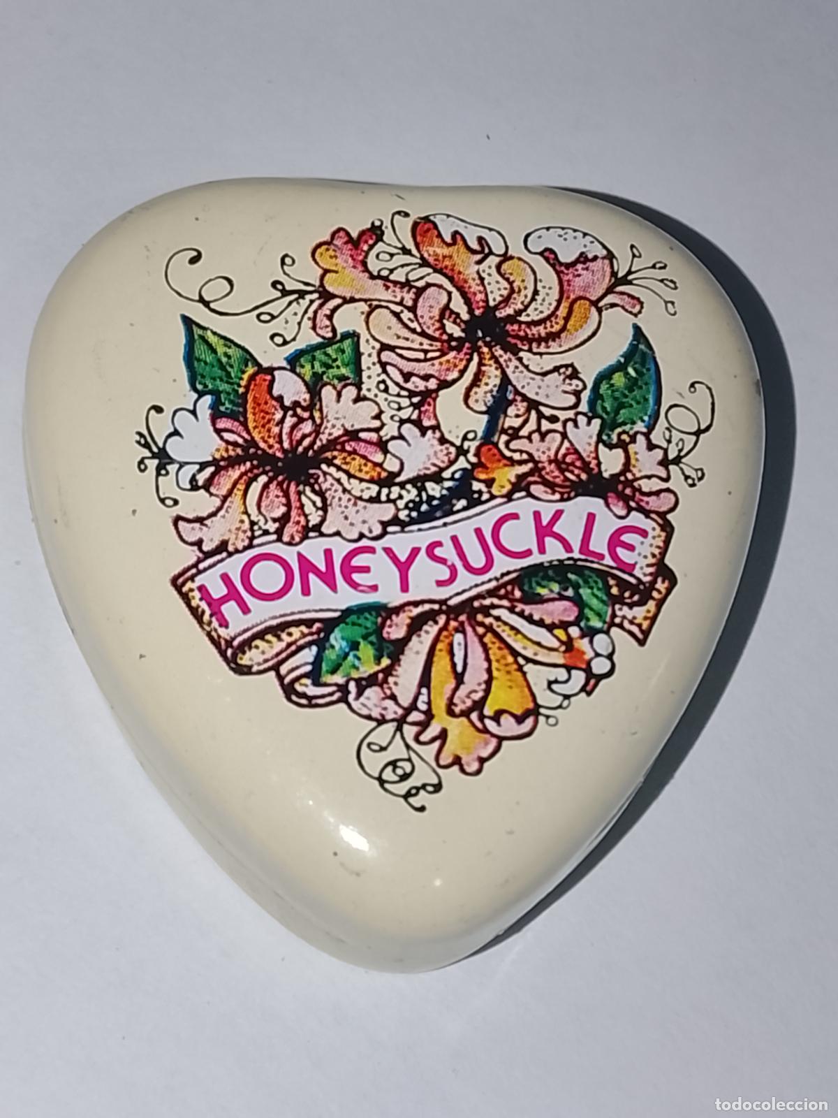 Cajas y cajitas met&aacute;licas: Antigua Vela Perfumada KANDELL (A&ntilde;os 70) - Caja de Lata Coraz&oacute;n &rdquo;Honeysuckle&rdquo; &iexcl;INTACTA!