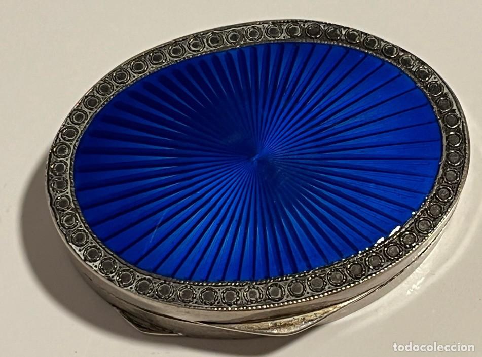 Boxes and metal boxes: Antigua cajita pastillero en plata francesa y esmalte guilloche azul cobalto