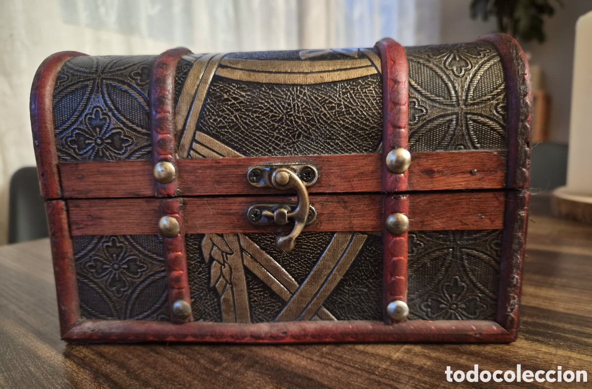 Cajas y cajitas met&aacute;licas: Ba&uacute;l Cofre de Madera Decorativo Vintage &ndash;Repujado Floral, Herrajes de Bronce y Remaches 19 x 16 x 12