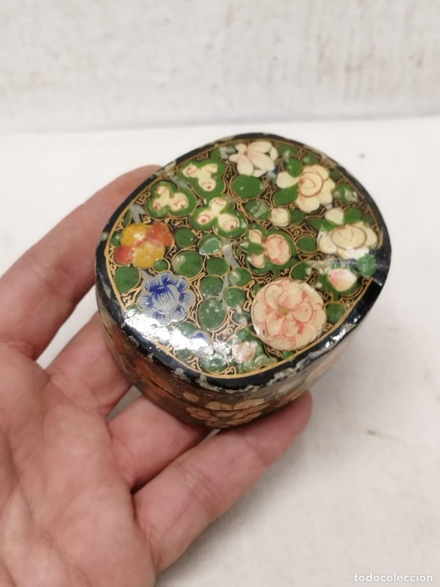 Cajas y cajitas met&aacute;licas: Antigua caja de madera con motivos florales, de la India.