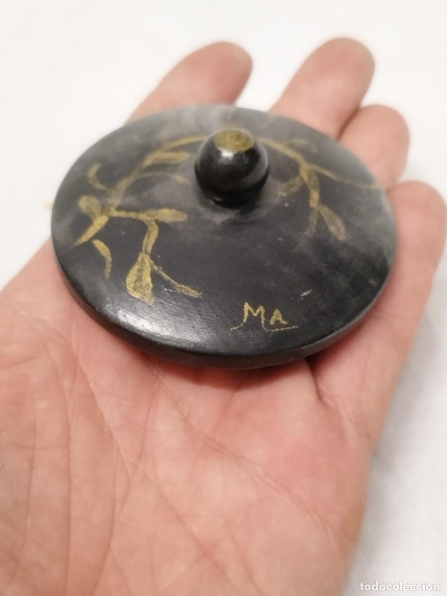 Cajas y cajitas met&aacute;licas: Antigua tapa o tapadera de madera. Para caja o frasco, bote. Tipo oriental.
