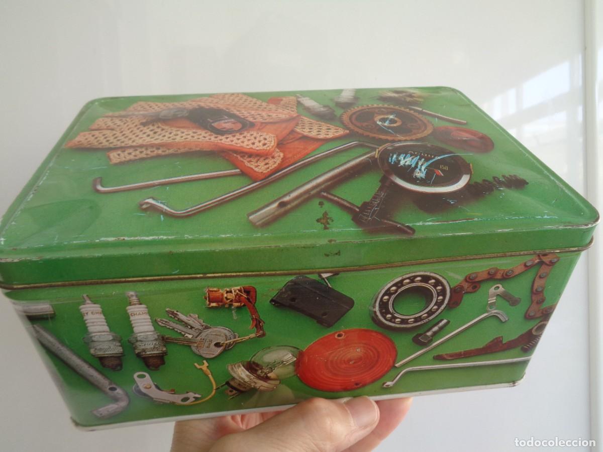 Casse e cassette metalliche: LATA DE COLA-CAO PARA HERRAMIENTAS , A&Ntilde;OS 70