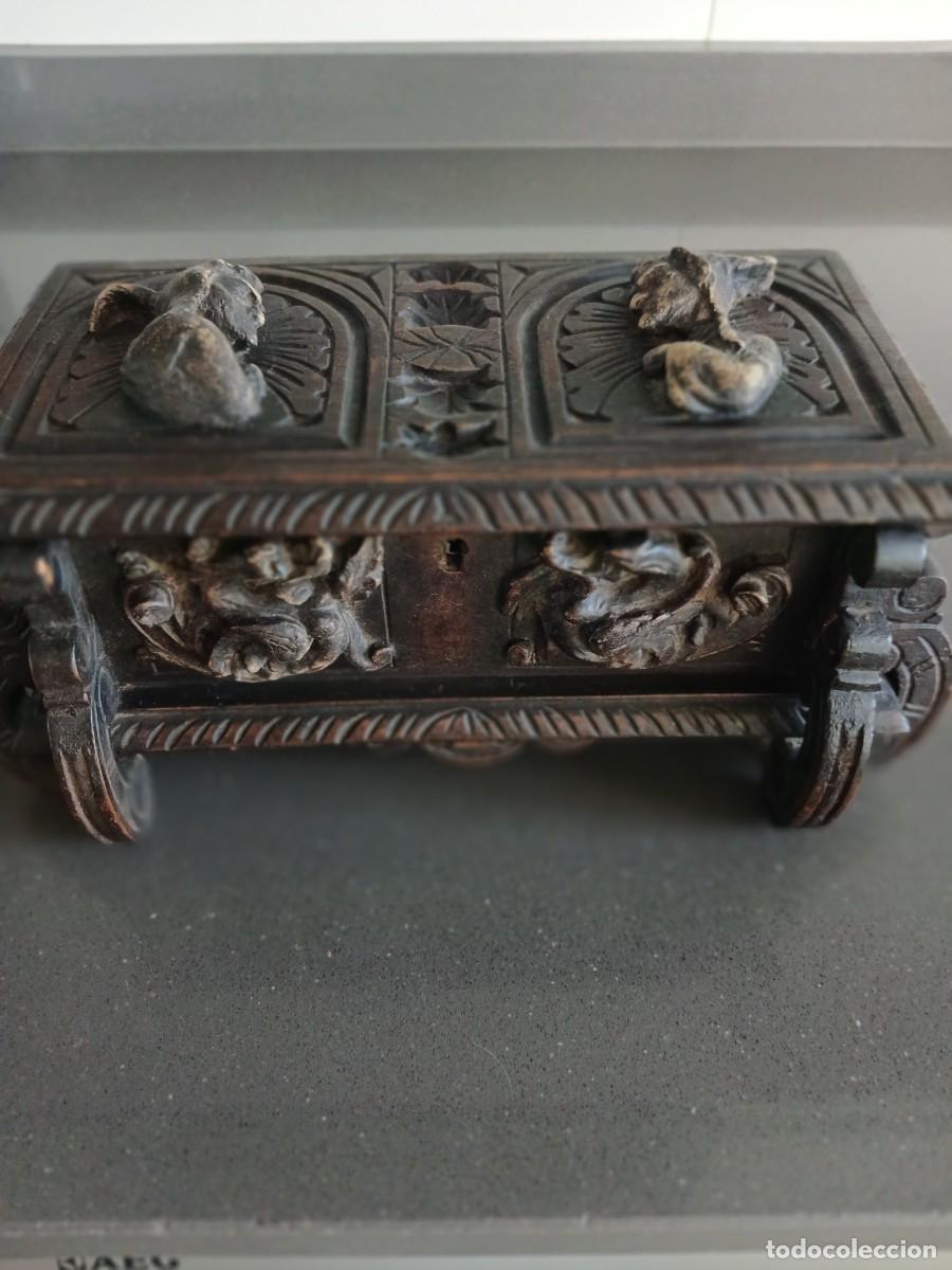 Cajas y cajitas met&aacute;licas: Caja Castellana labrada. Principios siglo XX