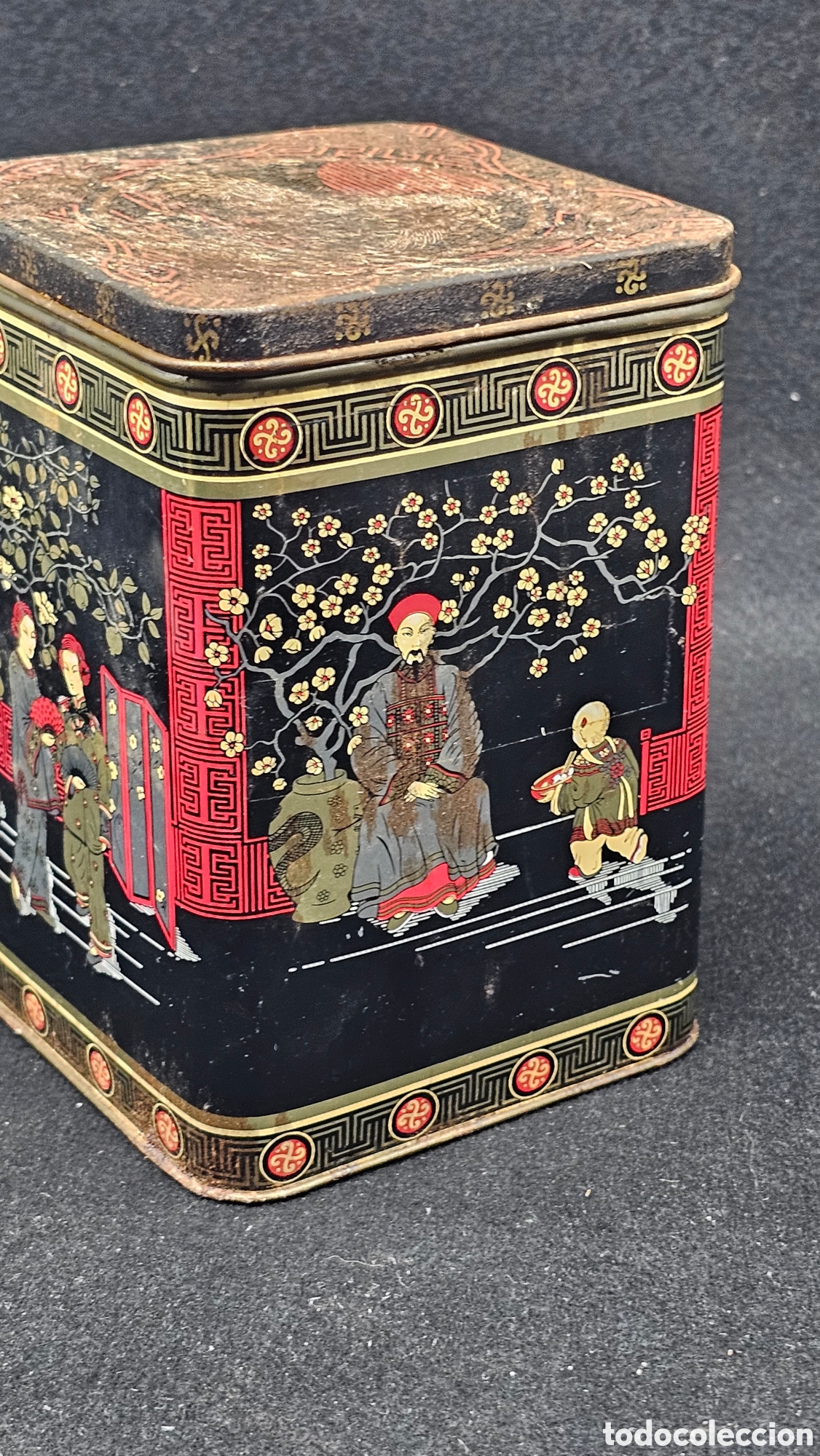 Blechdosen und Kisten: lata met&aacute;lica para t&eacute; de estilo oriental tradicional conocida com&uacute;nmente como dise&ntilde;o Black Jap