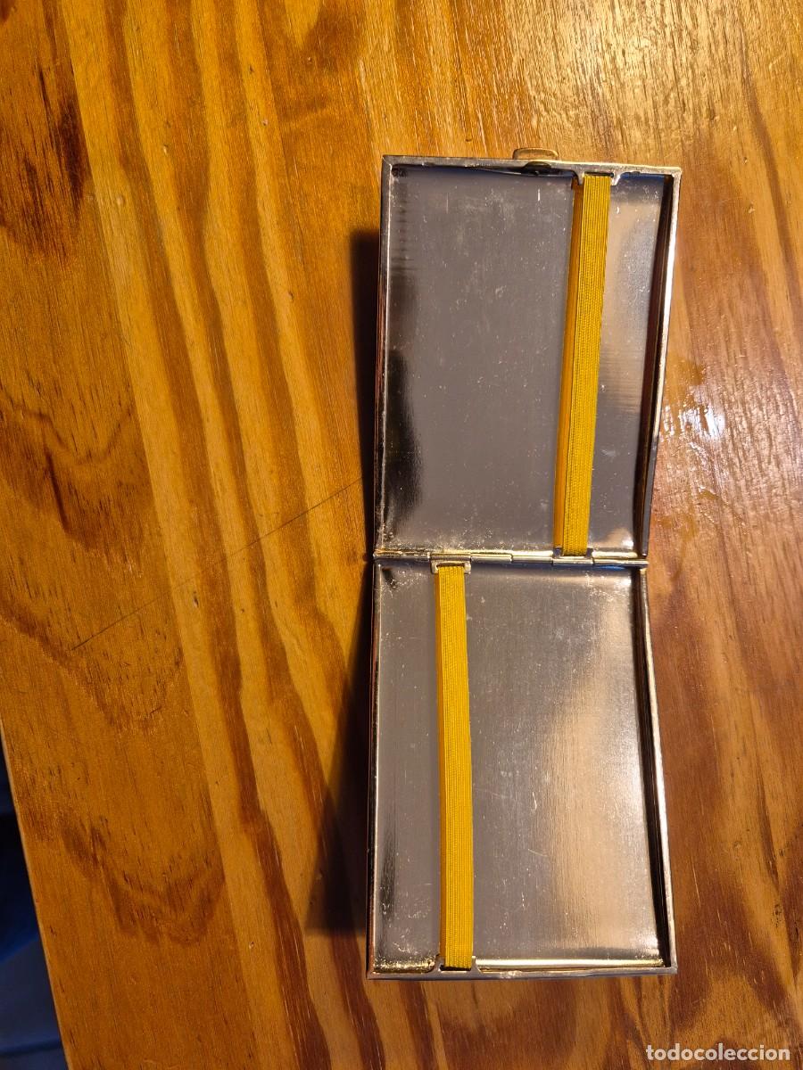 Cajas y cajitas met&aacute;licas: Pitillera de metal dorado - Foto 2
