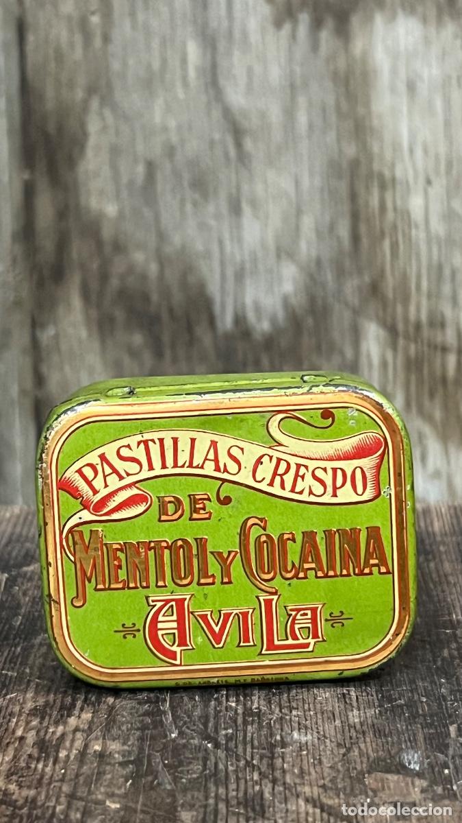 Bo&icirc;tes et petites bo&icirc;tes m&eacute;talliques: Caja met&aacute;lica, litografiada, Pastillas Crespo mentol Coca&iacute;na Avila Laboratorio Ibero Tolosa bisagra